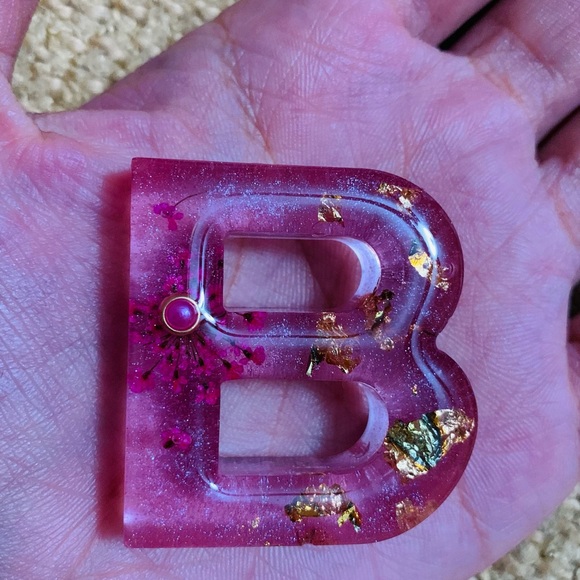 Handmade Resin Name Initials Keychains - Picture 12 of 13